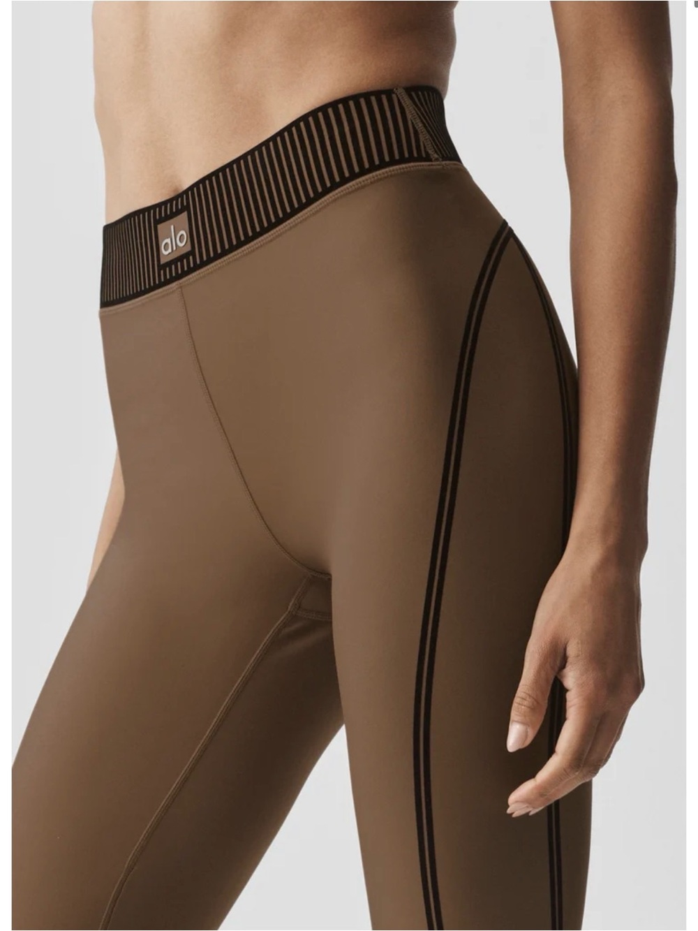 LIMITED COLOR alo yoga Airlift High-Waist 7/8 Line Up Legging - Java brown